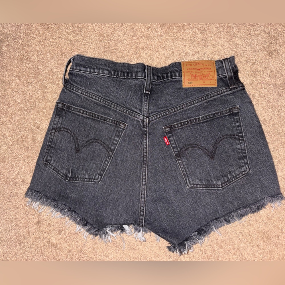 Levi’s 501 Shorts - Picture 4 of 5